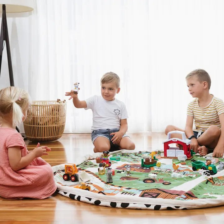 PLAY POUCH - OLD MCBUSSY'S FARM POUCH