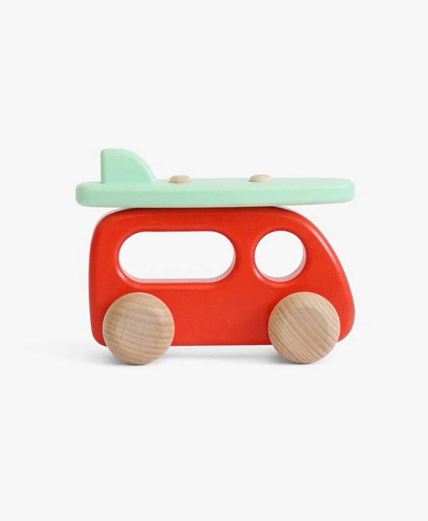 BAJO - WOODEN CAMPER WITH SURF BOARD