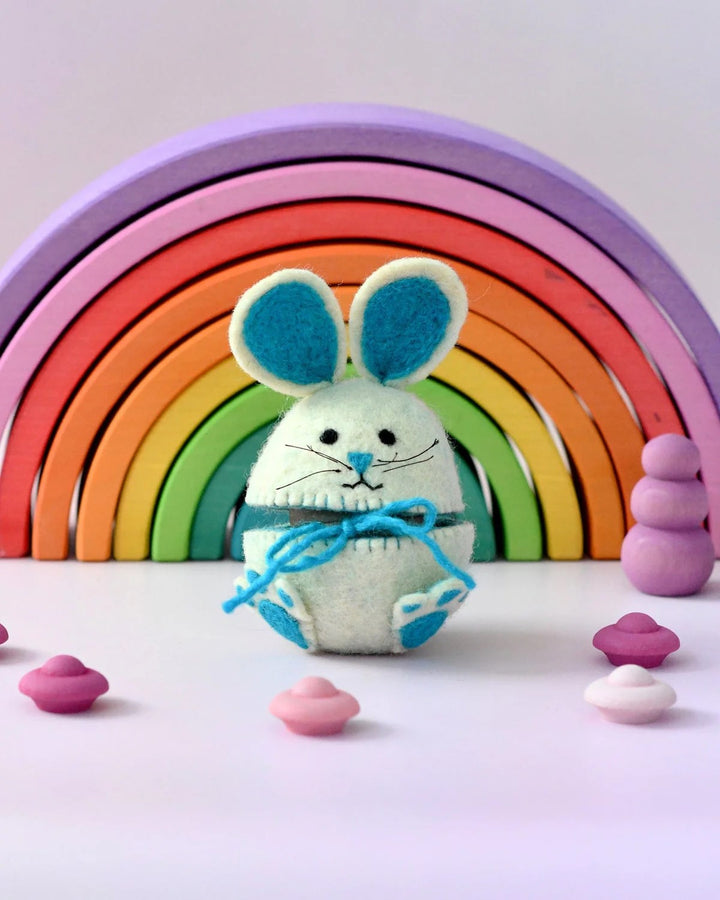 TARA TREASURES - FELT EGG COVER HOPPING BUNNY: BLUE