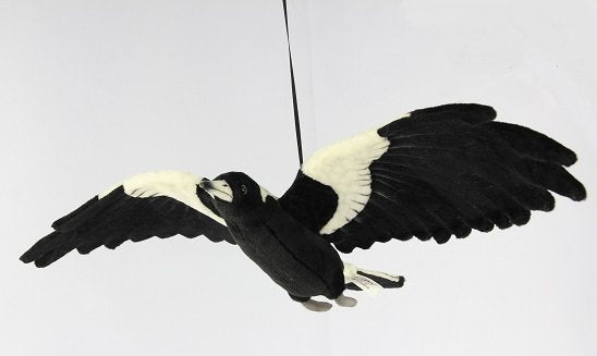 HANSA - PLUSH ANIMAL: MAGPIE FLYING