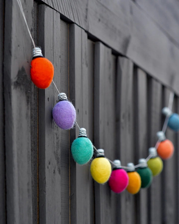 TARA TREASURES - CHRISTMAS: FELT FESTOON FAIRY LIGHT BULBS