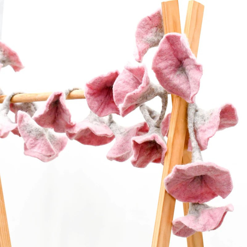 TARA TREASURES - FELT GARLAND: DUSTY PINK FLOWER 