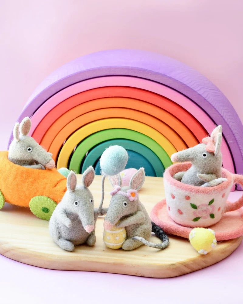 TARA TREASURES - FELT EASTER: BILBY WITH EGG 