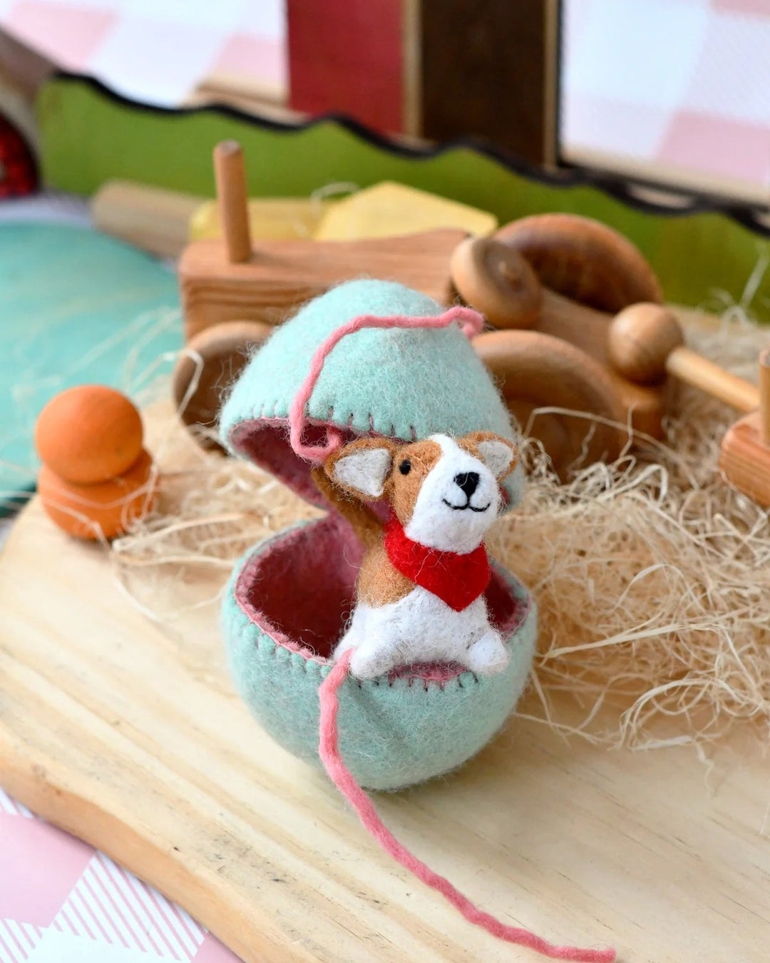 TARA TREASURES - FELT EASTER: SURPRISE EGG WITH CORGI INSIDE 