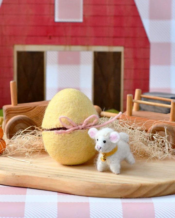 TARA TREASURES - EASTER: FELT SURPRISE EGG WITH LAMB INSIDE 