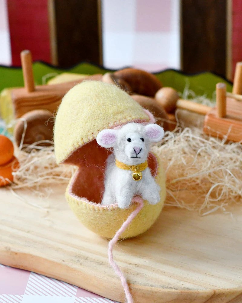 TARA TREASURES - EASTER: FELT SURPRISE EGG WITH LAMB INSIDE 