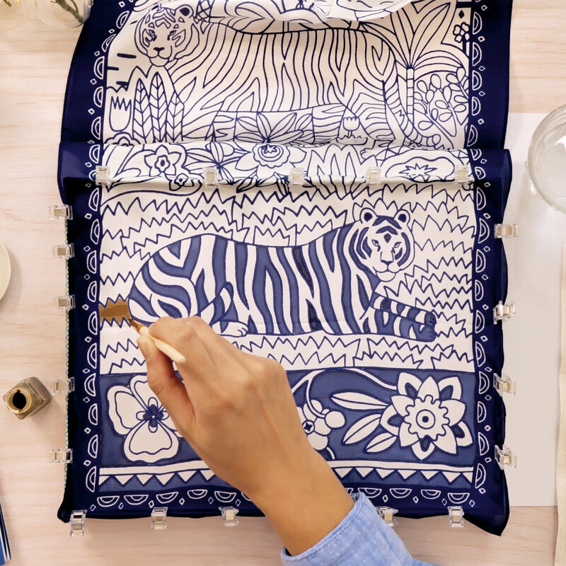 DJECO - ATELIER 10: TIGER SILK SCARF PAINTING KIT