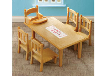 SYLVANIAN FAMILIES - FAMILY TABLE AND CHAIRS