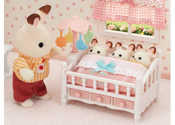 SYLVANIAN FAMILIES - CRIB WITH MOBILE
