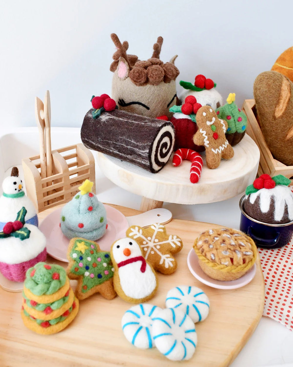 TARA TREASURES - CHRISTMAS: FELT YULE LOG CAKE 