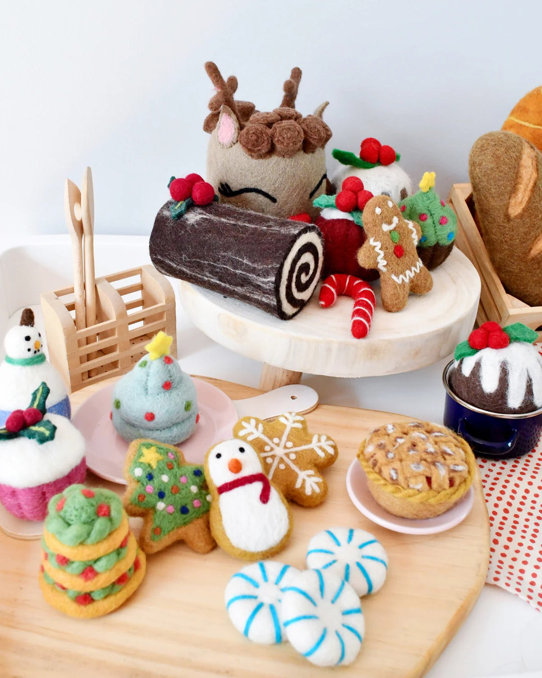 TARA TREASURES - CHRISTMAS: FELT YULE LOG CAKE 