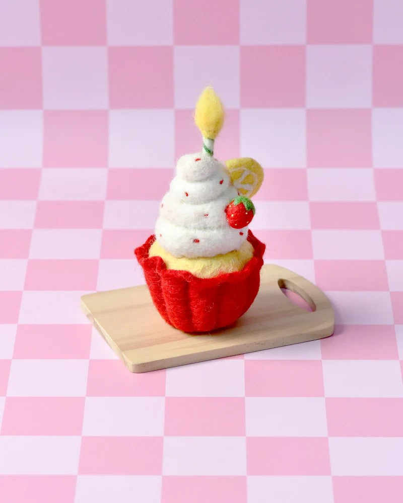 TARA TREASURES - FELT FOOD: SWEET STRAWBERRY CUPCAKE WITH CANDLE 