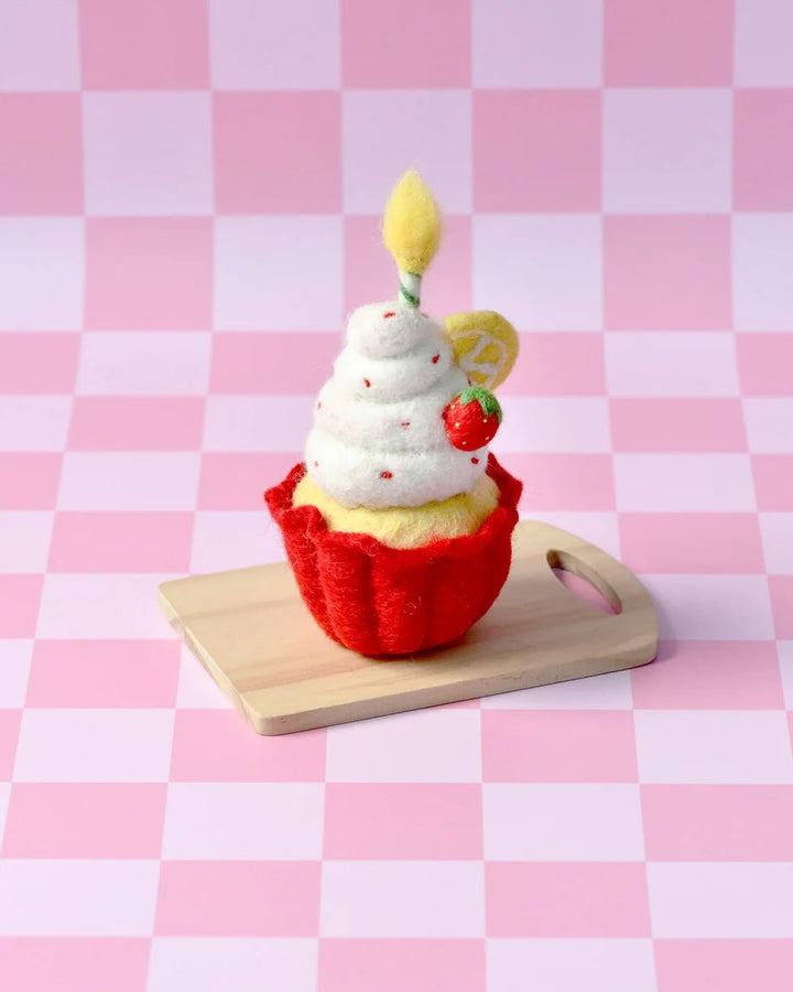 TARA TREASURES - FELT FOOD: SWEET STRAWBERRY CUPCAKE WITH CANDLE 