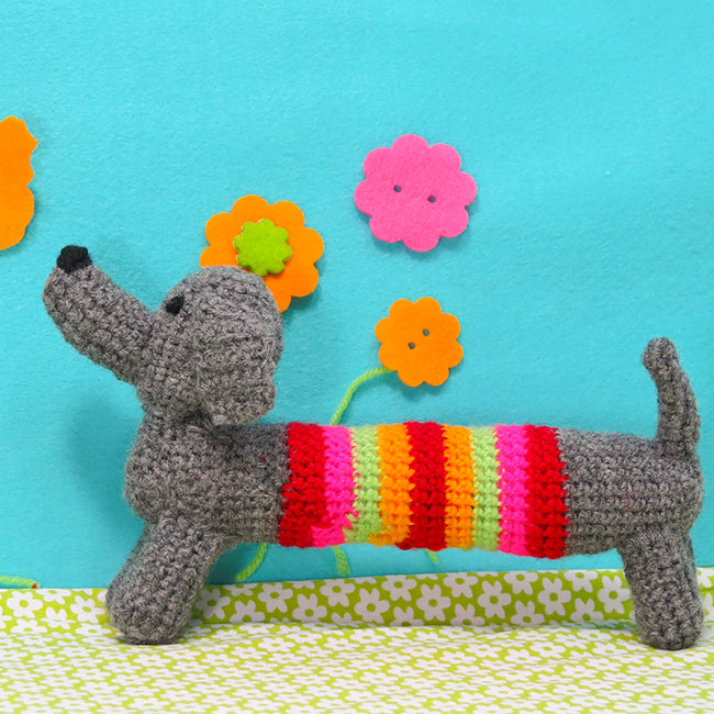 BUTTONBAG - SAUSAGE DOG CROCHET KIT 