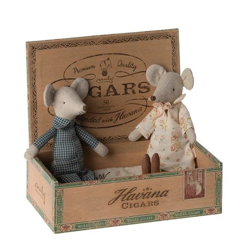 MAILEG - MICE: GRANDMA & GRANDPA IN A  BOX 