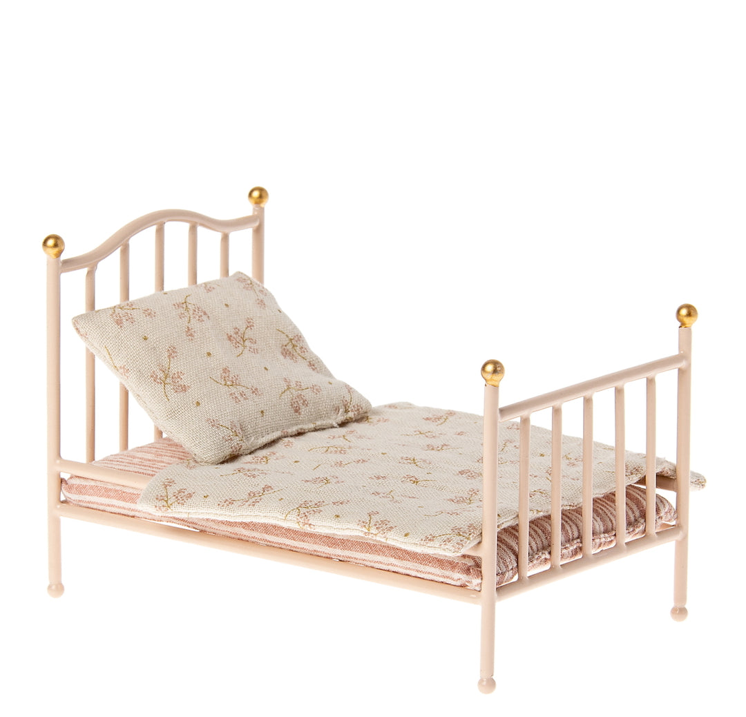 MAILEG - FURNITURE: MINIATURE BED FOR MOUSE ROSE 