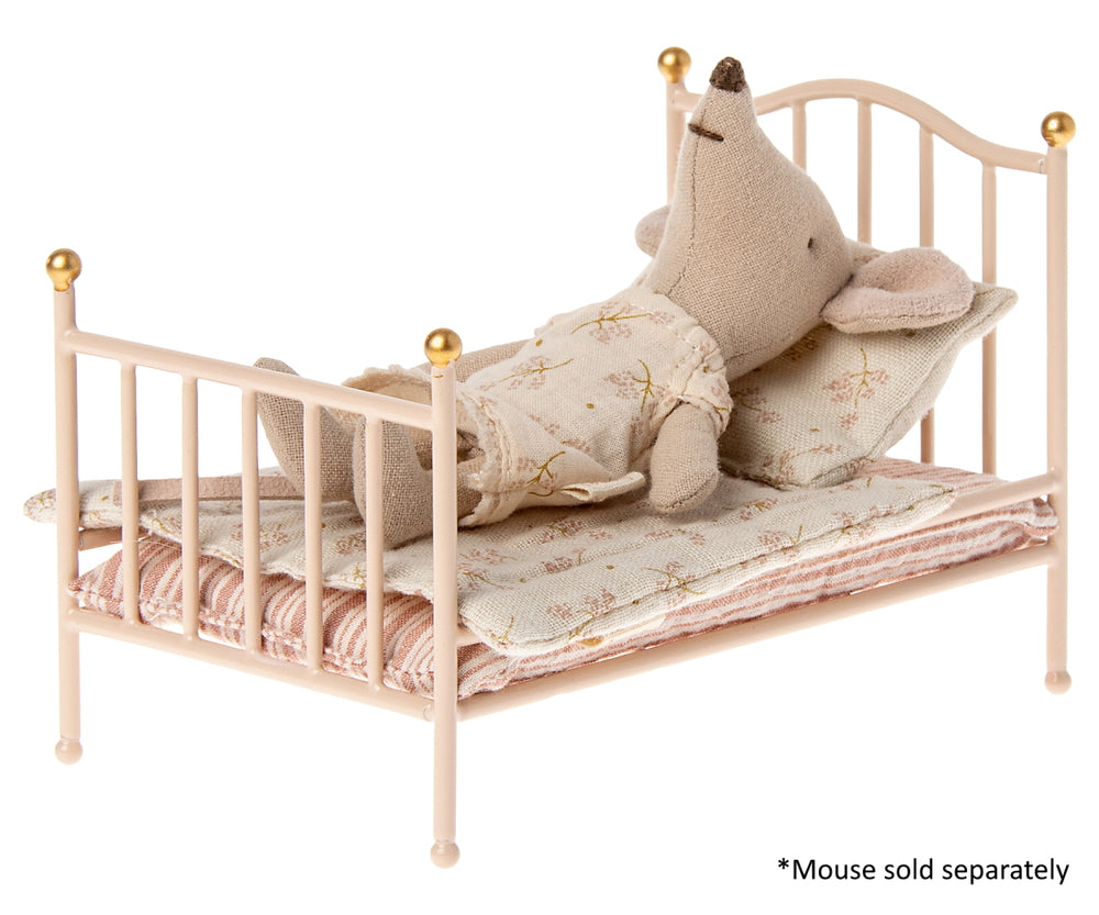 MAILEG - FURNITURE: MINIATURE BED FOR MOUSE ROSE 