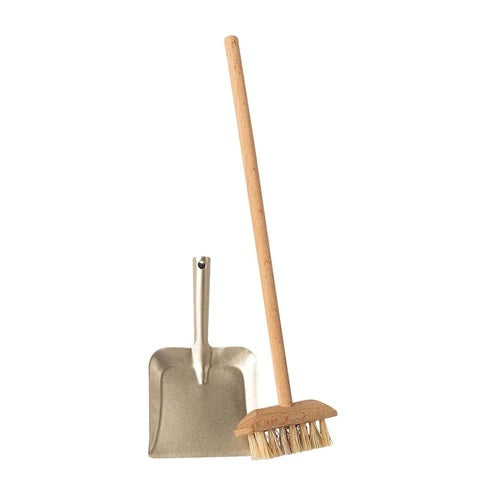 MAILEG - HOME & ACC: MINIATURE BROOM SET 