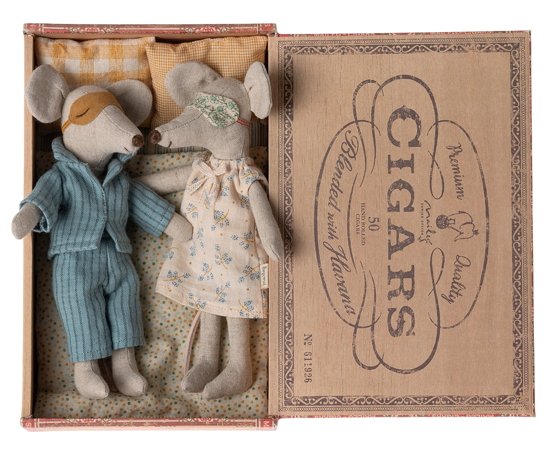 MAILEG - MICE: MUM AND DAD IN A CIGAR BOX