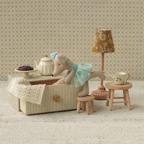 MAILEG - MOUSE: DANCING LITTLE SISTER IN A DAYBED 