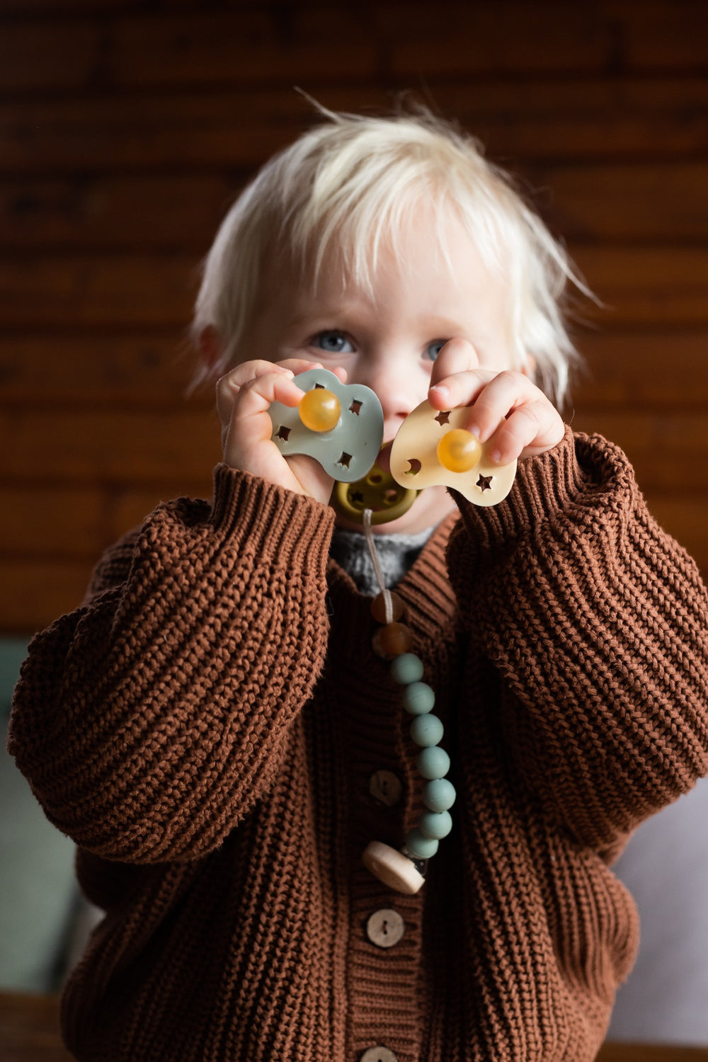 HEVEA - PACIFIER  HOLDER NATURAL RUBBER: SANDY NUDE