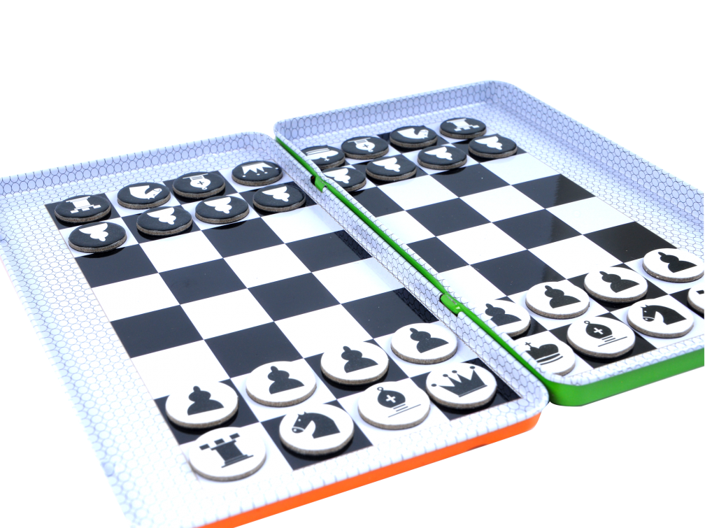 THE PURPLE COW - MAGNETIC TRAVEL GAME, CHESS 