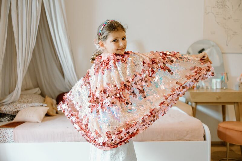 GREAT PRETENDERS - DRESS UP: 5TH AVE PINK PAILETTE CAPE [sz:4-6 YRS]
