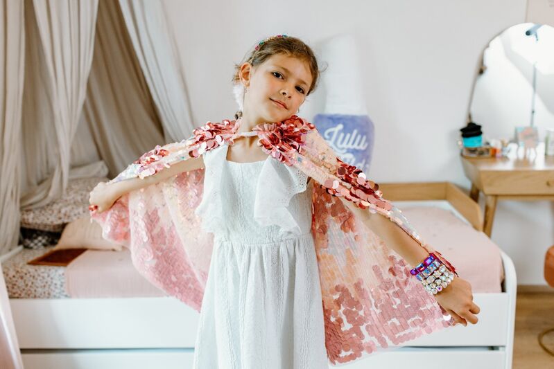 GREAT PRETENDERS - DRESS UP: 5TH AVE PINK PAILETTE CAPE [sz:4-6 YRS]