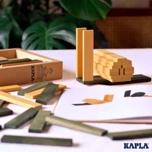 KAPLA - BOOK AND COLOUR PLANKS SET: YELLOW + GREEN