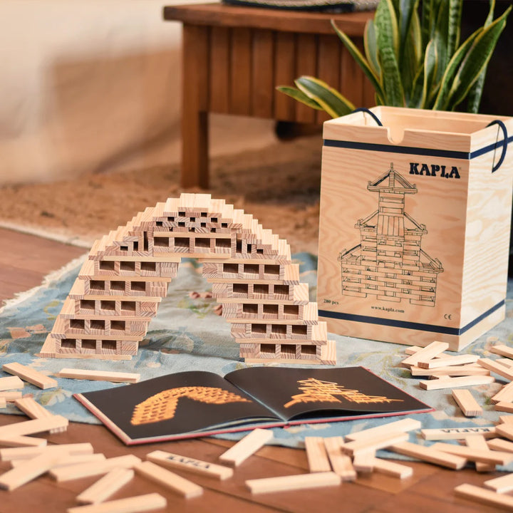 KAPLA - 280 CHEST: NATURAL BUILDING PLANKS + ART BOOK SET