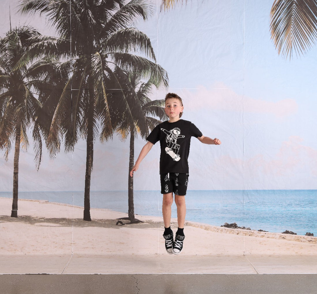 MINTI - SPACE SKATER TEE: BLACK