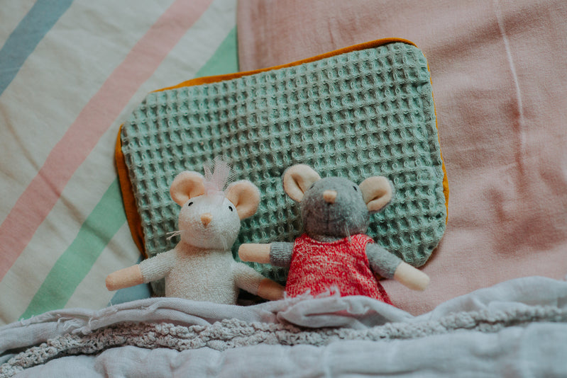 SAM & JULIA - PLUSH JULIA