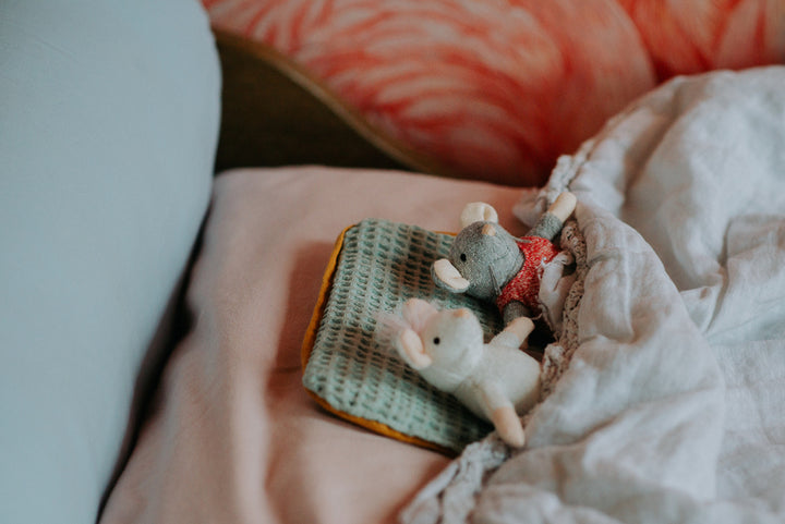 SAM & JULIA - PLUSH JULIA