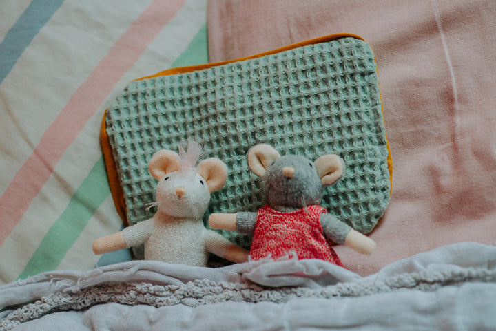 SAM & JULIA - PLUSH ELLA