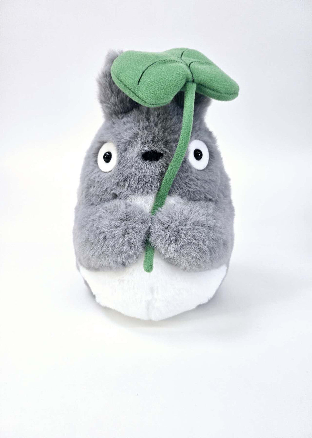 STUDIO GHIBLI - MY NEIGHBOR TOTORO: LARGE TOTORO WITH LEAF 