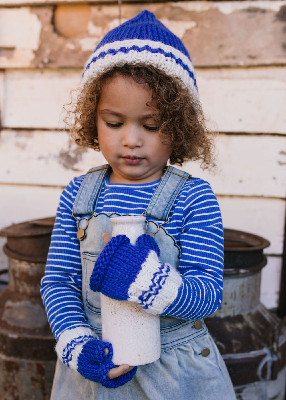 ACORN KIDS - DENMARK MITTENS: BLUE AND CREAM [sz:S (6-18 MTHS)]