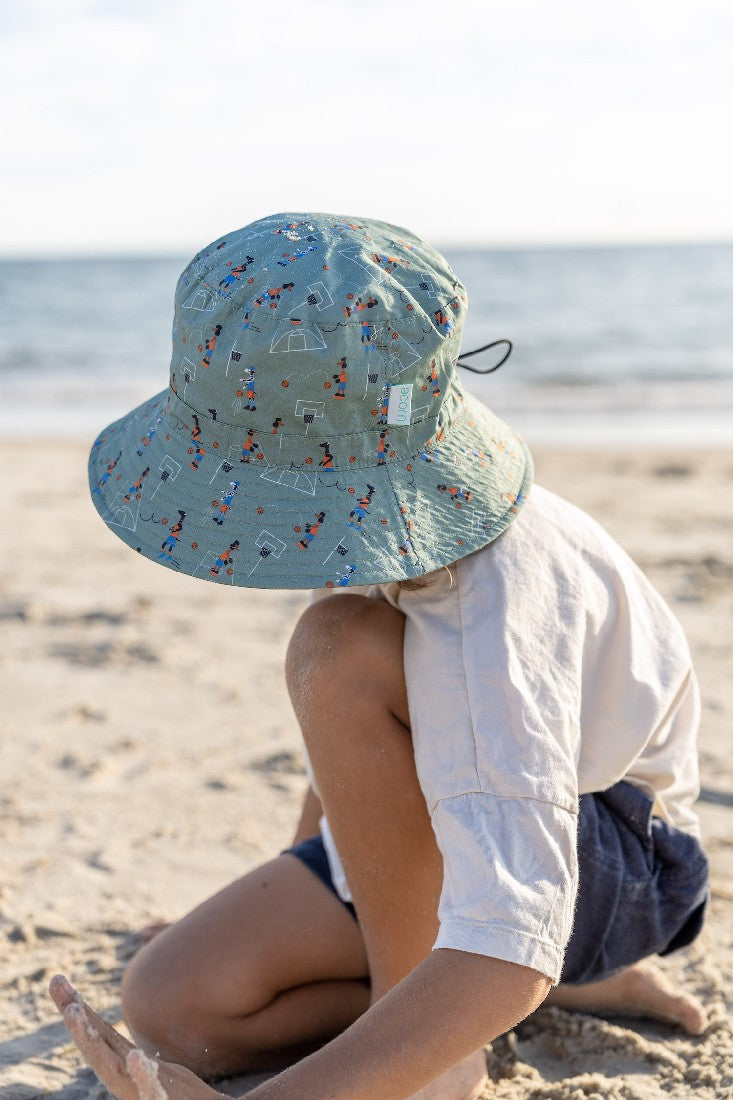 ACORN KIDS - SHOOTING HOOPS WIDE BRIM BUCKET HAT: GREEN/MULTI