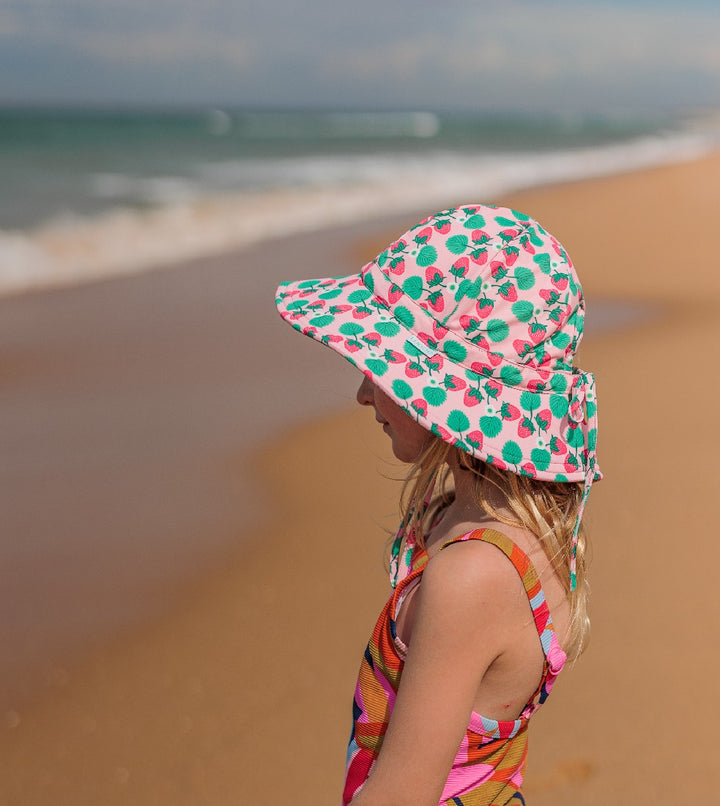 ACORN KIDS - STRAWBERRY WIDE BRIM SWIM HAT: PINK/MULTI