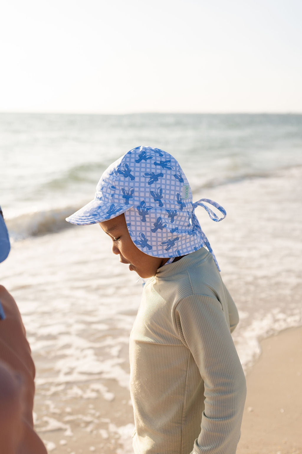 ACORN KIDS - BLUE LOBSTERS SWIM FLAP CAP: BLUE AND CREAM [sz:S - 50CM/9-18 MONTHS]