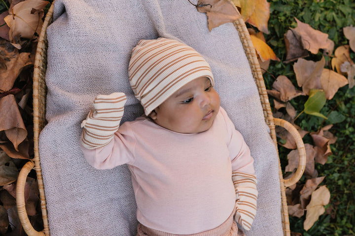 ACORN KIDS - HENLEY BEANIE & MITTENS SET: CARAMEL STRIPE [sz:XXS (0-3 MTHS)]