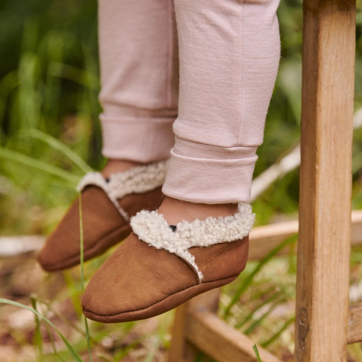 NATURE BABY - LAMBSKIN BOOTIES: CINNAMON [sz:0-3 MTHS]
