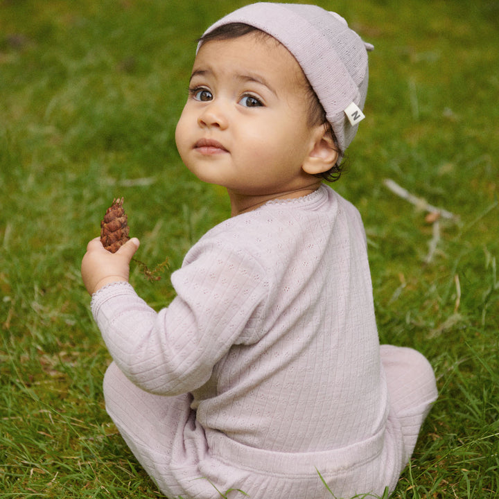 NATURE BABY - MERINO LONG SLEEVE BODYSUIT POINTELLE: LILAC [sz:NB]