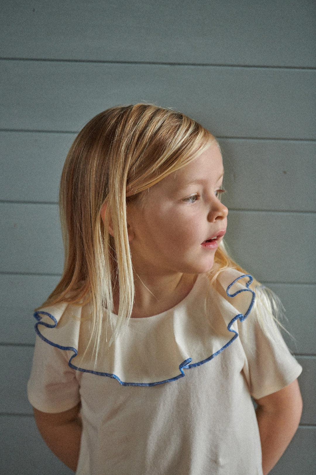 NATURE BABY - SHORT SLEEVE TATE RUFFLE TOP: NATURAL [sz:6-12 MTHS]