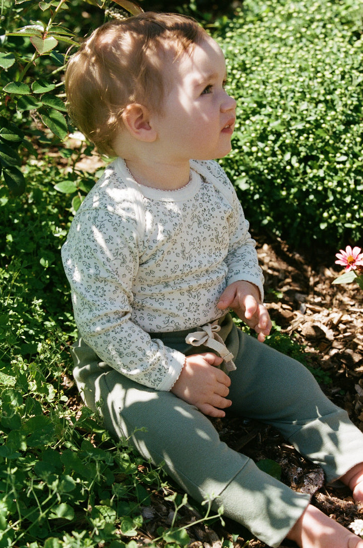 NATURE BABY - SPRINTER COLLECTION: LONG SLEEVE BODYSUIT PETITE BLOOMSBURY PRINT [sz:0-3 MTHS]