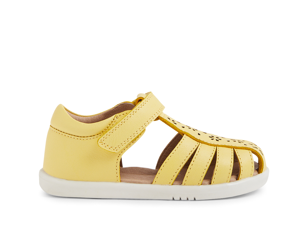 BOBUX - I WALK CHELSEA SANDAL: PALE BANANA [sz:22 EU]