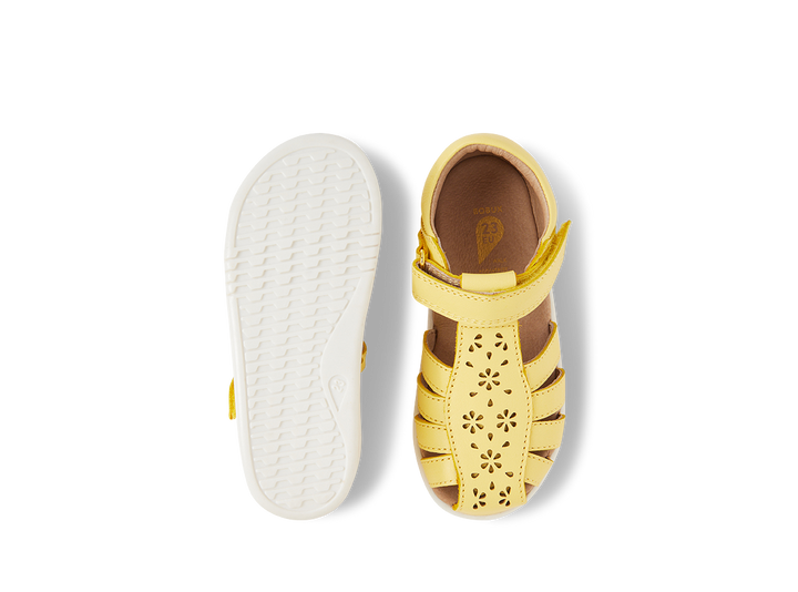BOBUX - I WALK CHELSEA SANDAL: PALE BANANA [sz:22 EU]