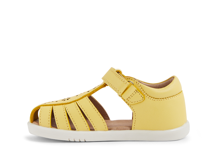BOBUX - I WALK CHELSEA SANDAL: PALE BANANA [sz:22 EU]