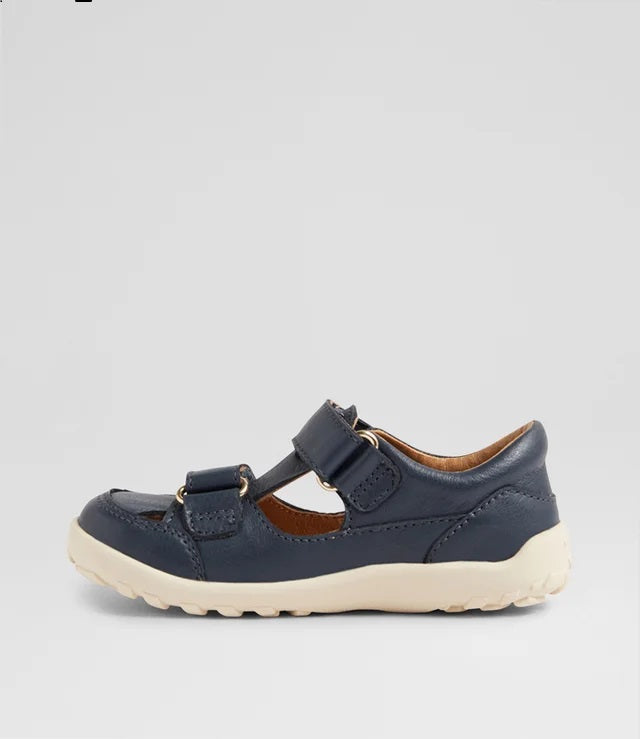 BOBUX - IW ALPHA TROOP BAREFOOT SANDAL: NAVY [sz:23 EU]