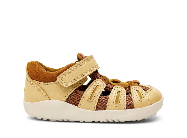 BOBUX - STEP UP SUMMIT SANDAL: SAND + CARAMEL
