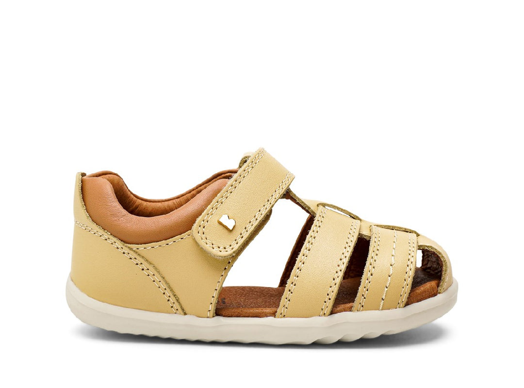 BOBUX - STEP UP ROAM SANDAL: SAND + CARAMEL